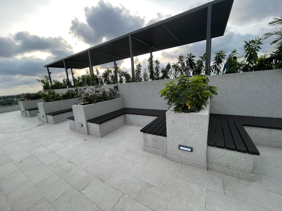 The Lennox Luxury Suites & Apartments Acra Exterior foto